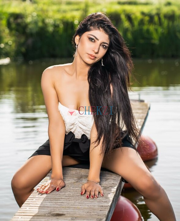 Premium And VIP Girl Pretty At Your Doorstep Giving Genuine Service 1968