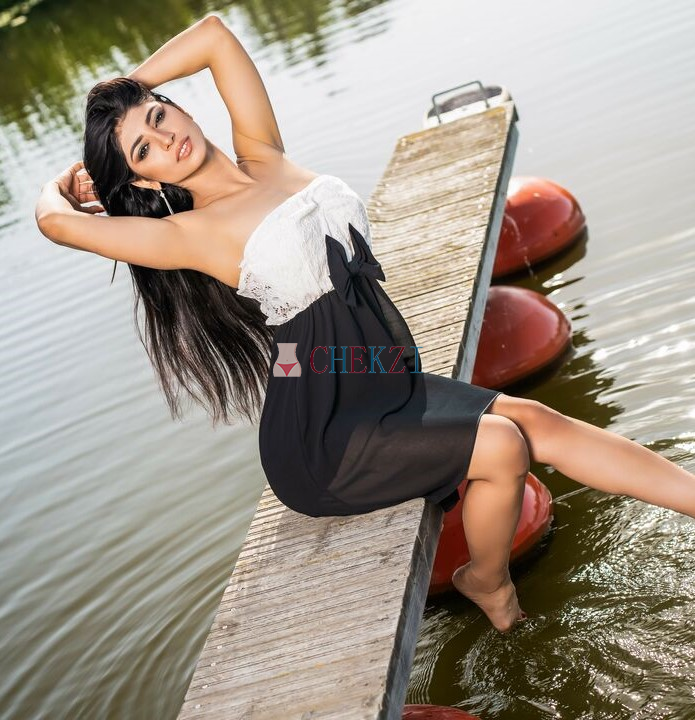 Premium And VIP Girl Pretty At Your Doorstep Giving Genuine Service 1969